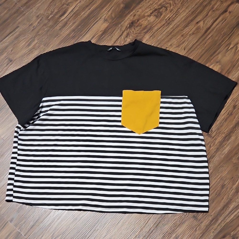 Black and White Striped Women's Tee with Yellow Pocket, Size 1X